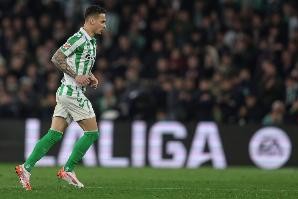 开云APP-西媒：贝蒂斯想留下安东尼，与曼联的友好关系是交易的关键