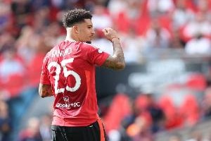 记者：尤文可能倾向于先租后买签桑乔，曼联更希望直接出售